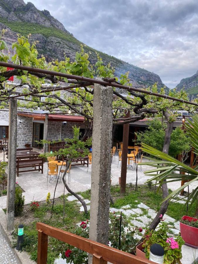 Kulla E Vjeter Hotel Koman Eksteriør billede